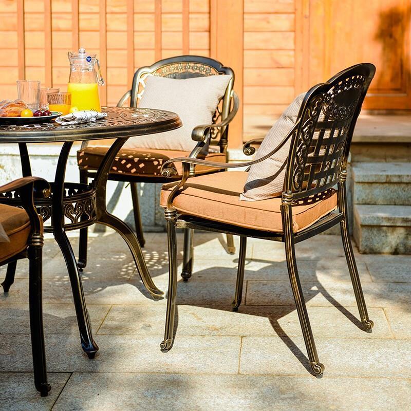 Courtyard table and chairs online
